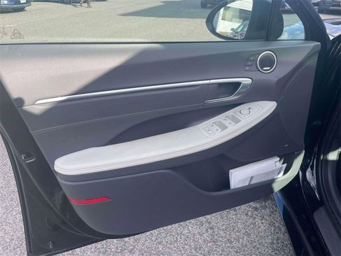 Used 2023 Hyundai Sonata Limited image 16