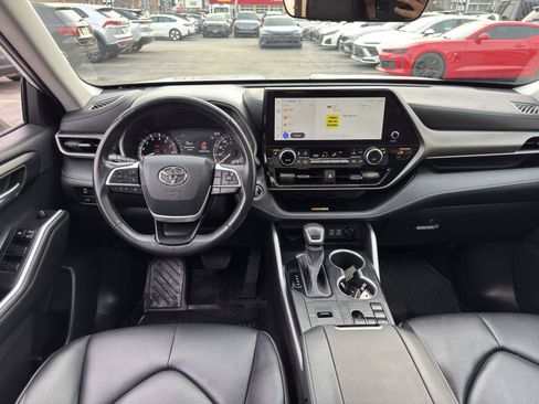 Used 2023 Toyota Highlander XLE FWD image 35