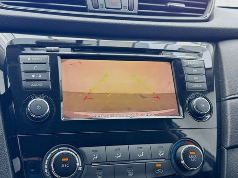 Used 2018 Nissan Rogue S image 10