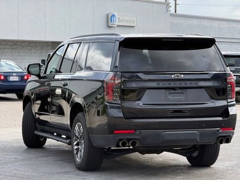 Used 2025 Chevrolet Suburban Z71 AWD/4WD image 2
