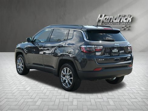 Used 2024 Jeep Compass Latitude AWD/4WD image 8