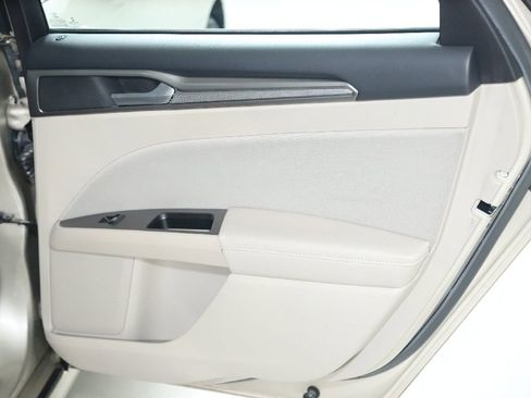 Used 2017 Ford Fusion SE w/ Fusion SE Technology Package image 30