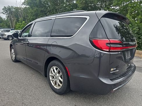 Used 2022 Chrysler Pacifica Touring-L FWD image 6