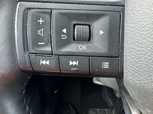 Used 2025 Nissan Rogue SV FWD image 3