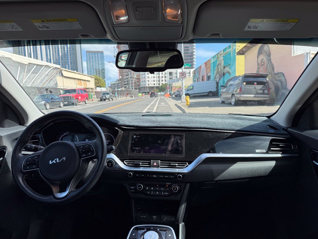 Used 2022 Kia Niro EX FWD image 16