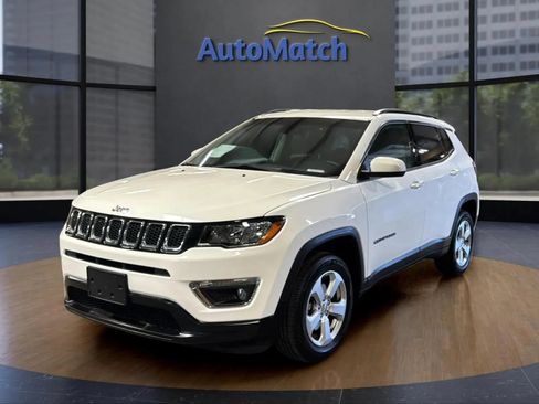 Used 2019 Jeep Compass Latitude w/ Popular Equipment Group AWD/4WD image 4