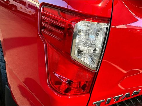 Used 2023 Nissan Titan SV w/ SV Convenience Package RWD image 28