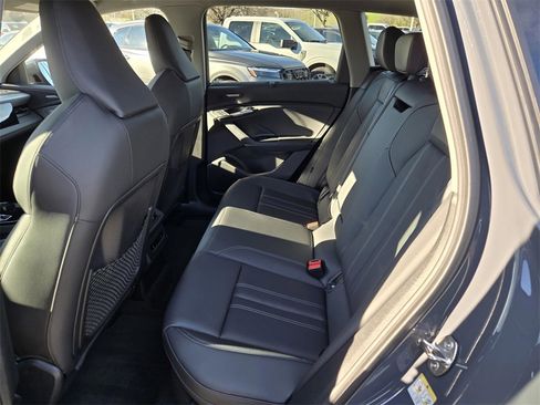 Used 2025 Audi Q6 e-tron Premium Plus w/ Premium Plus image 13