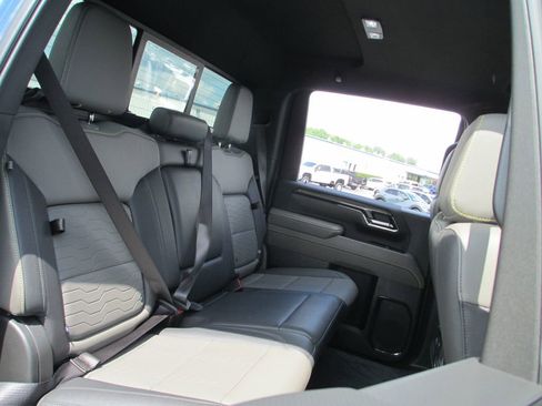 Used 2024 Chevrolet Silverado 2500 ZR2 w/ Technology Package AWD/4WD image 23