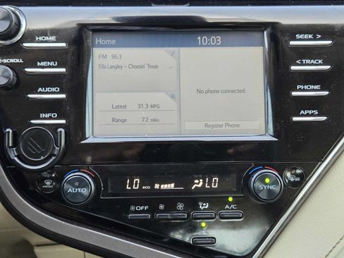 Used 2018 Toyota Camry XLE FWD image 17