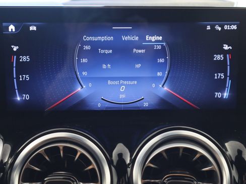 Used 2025 Mercedes-Benz GLB 250 4MATIC image 22