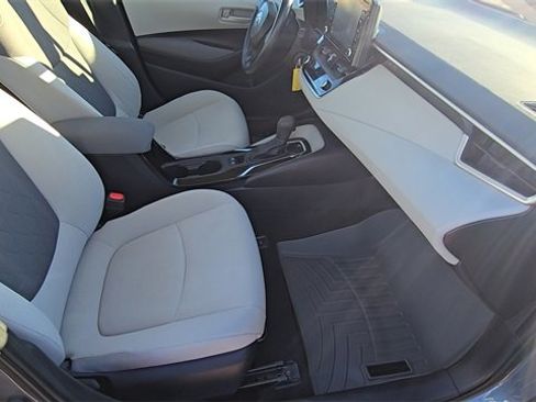 Used 2022 Toyota Corolla LE image 29