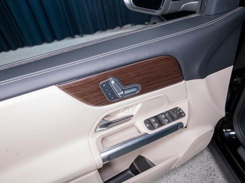 New 2026 Mercedes-Benz GLB 250 image 11