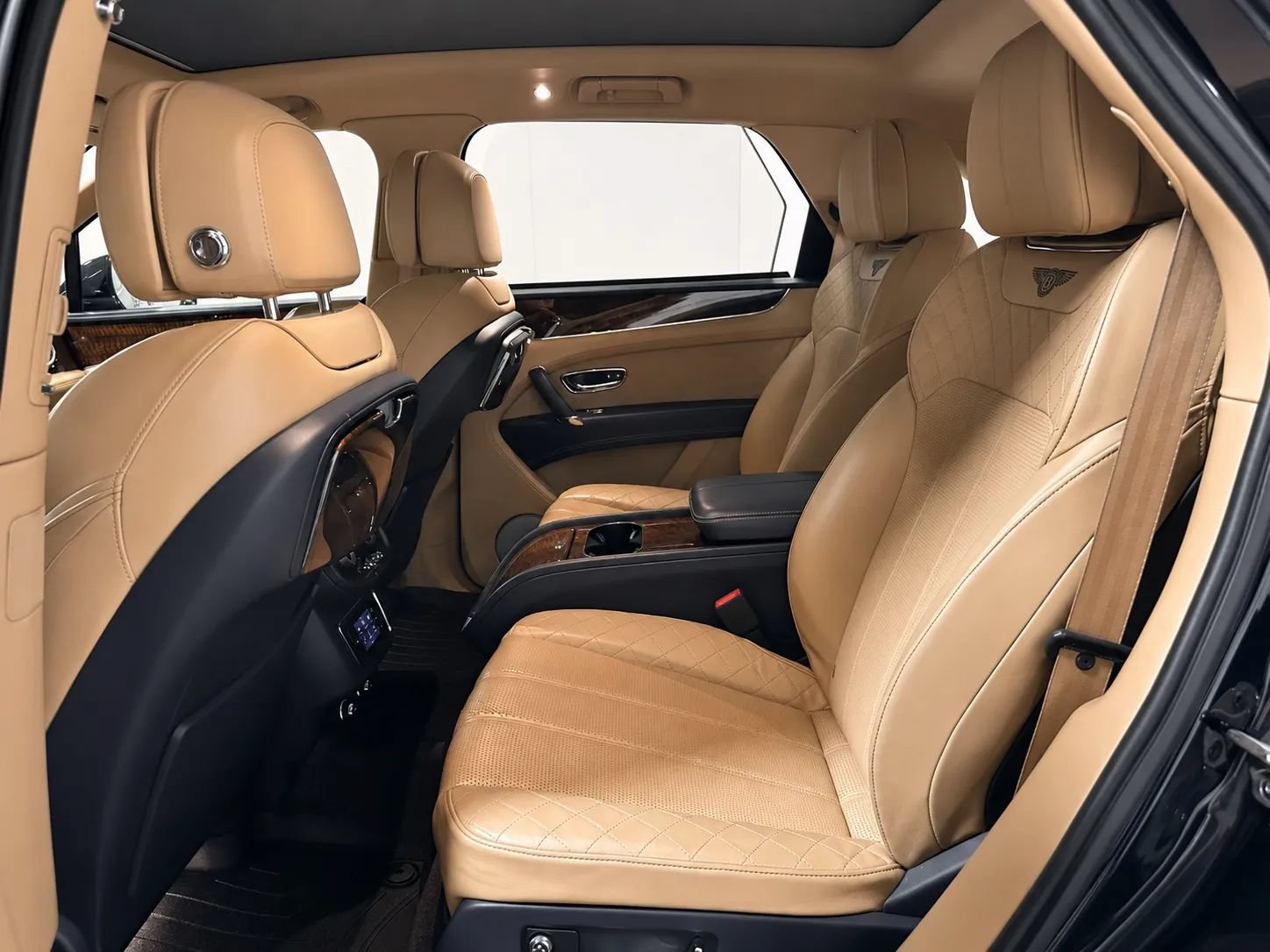 Used 2017 Bentley Bentayga AWD/4WD image 15