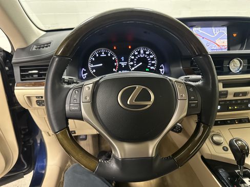 Used 2014 Lexus ES 350 w/ Luxury Package FWD image 18