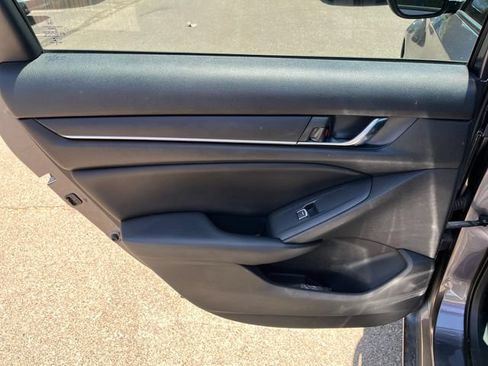 Used 2018 Honda Accord Sport image 15