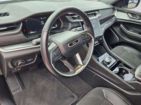 Used 2022 Jeep Grand Cherokee Altitude RWD image 10