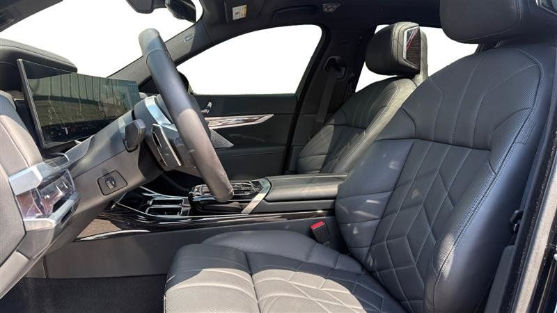 Used 2025 BMW 750e xDrive w/ Executive Package AWD/4WD image 10