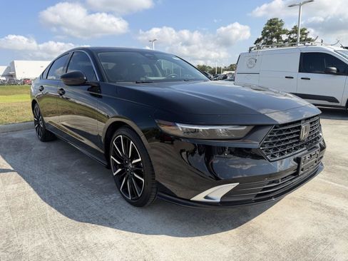 Used 2025 Honda Accord Touring image 3