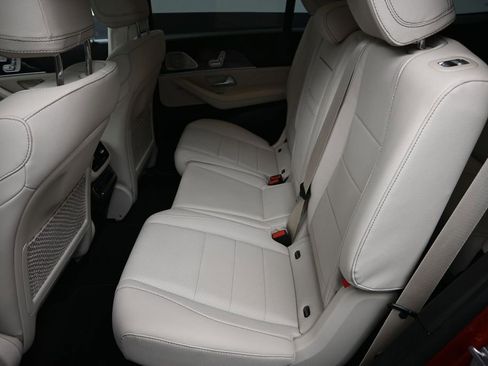 Used 2022 Mercedes-Benz GLS 450 4MATIC image 32