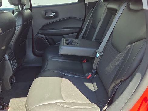 Used 2018 Jeep Compass Latitude w/ Popular Equipment Group AWD/4WD image 11