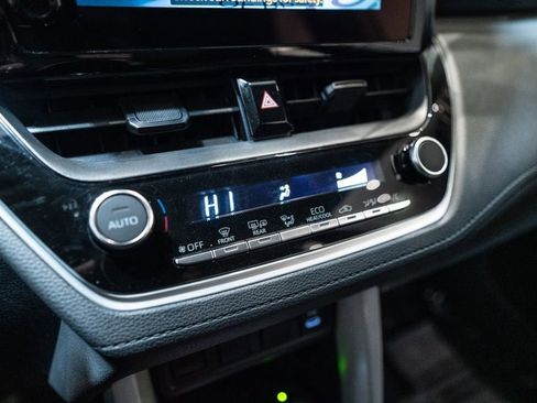 Certified 2025 Toyota Corolla Cross LE image 25