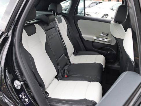 Used 2021 Mercedes-Benz GLA 35 AMG 4MATIC image 30