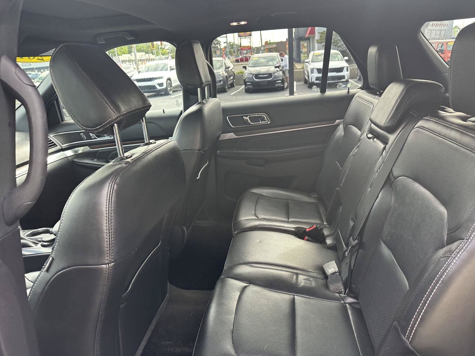 Used 2018 Ford Explorer Limited AWD/4WD image 29