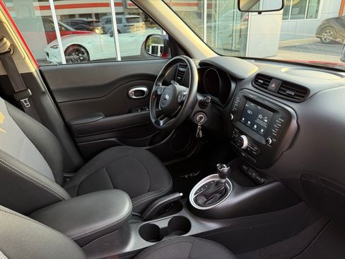Used 2019 Kia Soul + image 15
