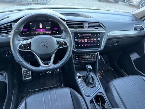 Certified 2022 Volkswagen Tiguan SE R-Line image 9