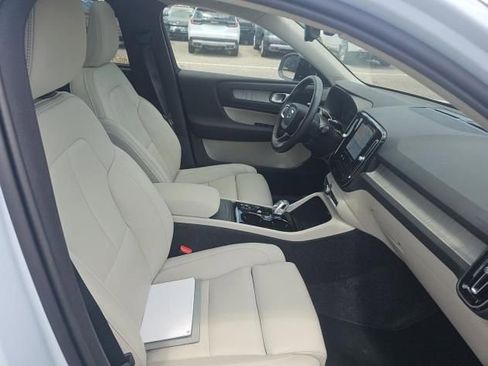 Used 2026 Volvo XC40 B5 Plus AWD/4WD image 12