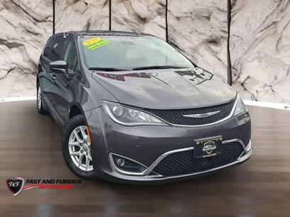 Used 2020 Chrysler Pacifica Touring w/ Advanced Safetytec Group