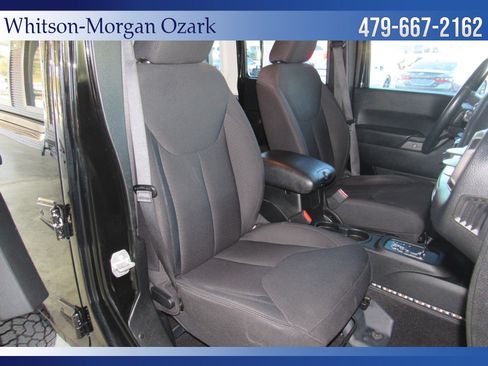 Used 2018 Jeep Wrangler Unlimited Sport w/ Connectivity Group image 28