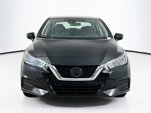 Used 2020 Nissan Versa SV FWD image 2