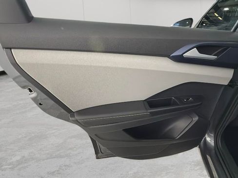 Used 2024 Volkswagen Taos SE image 31