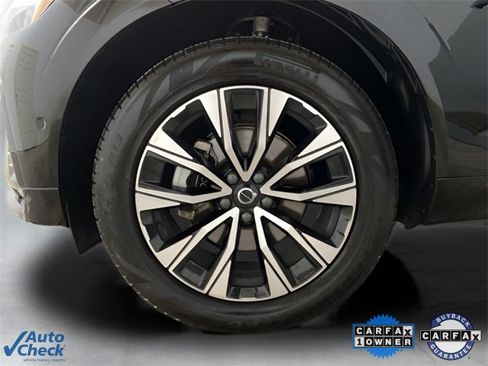 Used 2025 Volvo XC60 B5 Plus image 22