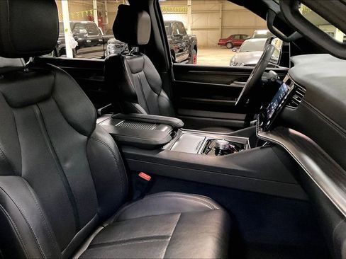 Used 2024 Jeep Wagoneer Series II w/ Flexible Seating Group image 7