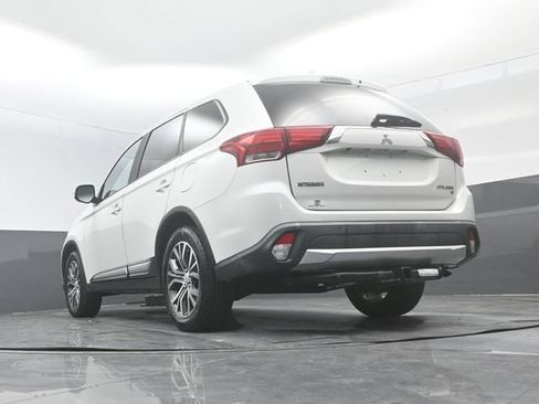 Used 2018 Mitsubishi Outlander SE AWD/4WD image 25