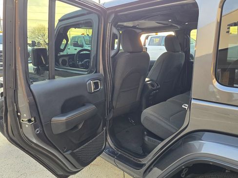 Used 2025 Jeep Wrangler Unlimited Sahara w/ Safety Group image 17