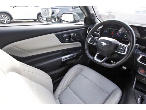 Used 2024 Ford Mustang Premium image 8
