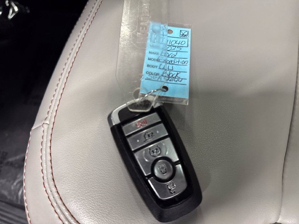Used 2025 Ford Expedition Active AWD/4WD image 34
