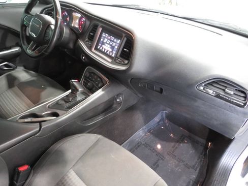 Used 2019 Dodge Challenger R/T w/ Driver Convenience Group RWD image 10