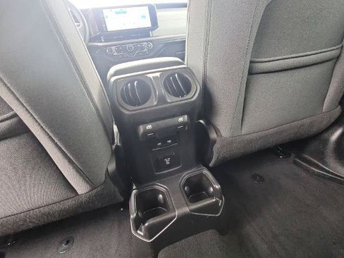 Used 2025 Jeep Wrangler Unlimited Sahara AWD/4WD image 20
