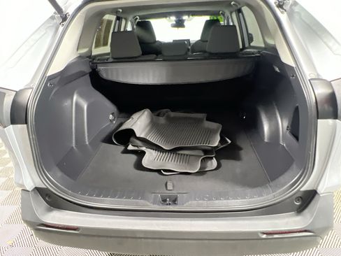 Used 2020 Toyota RAV4 XLE w/ Convenience Package FWD image 34
