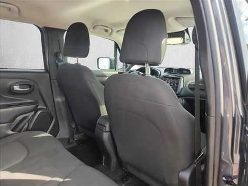 Used 2023 Jeep Renegade Latitude AWD/4WD image 21