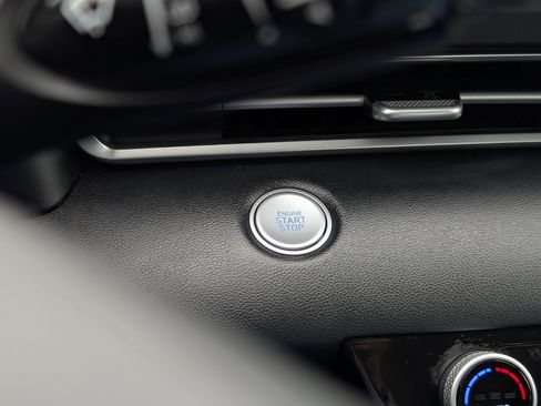 Used 2021 Hyundai Elantra SEL image 19