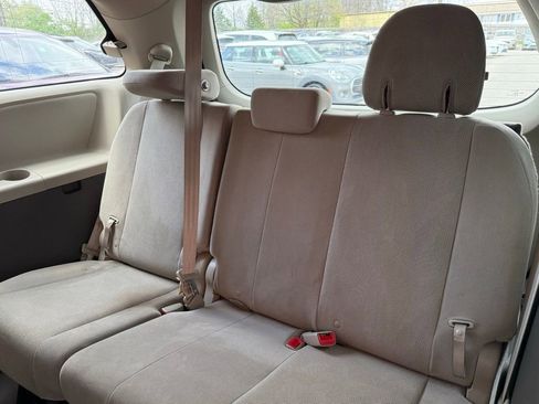 Used 2020 Toyota Sienna L FWD image 12
