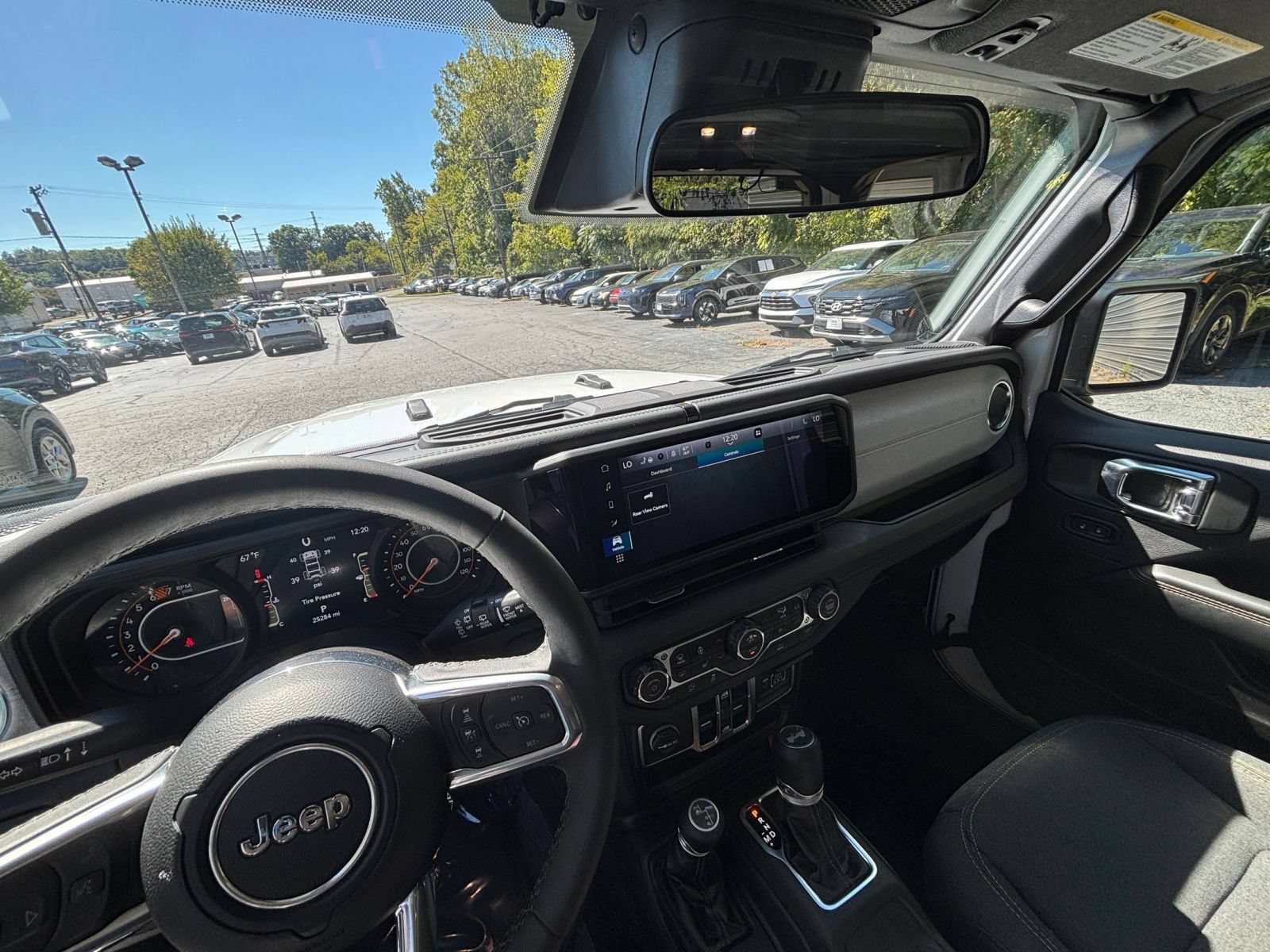 Used 2025 Jeep Wrangler Unlimited Sahara AWD/4WD image 29