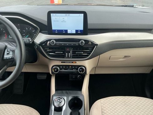 Used 2020 Ford Escape SE image 20