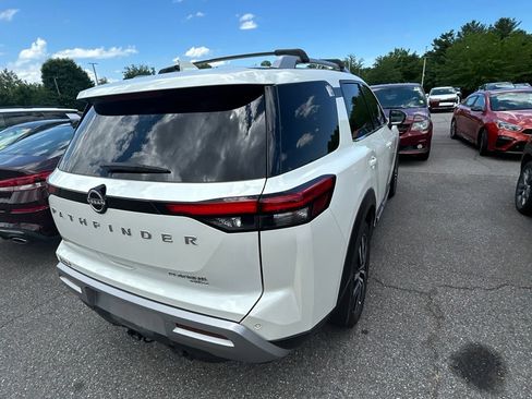Used 2024 Nissan Pathfinder Platinum w/ Cargo Package AWD/4WD image 12